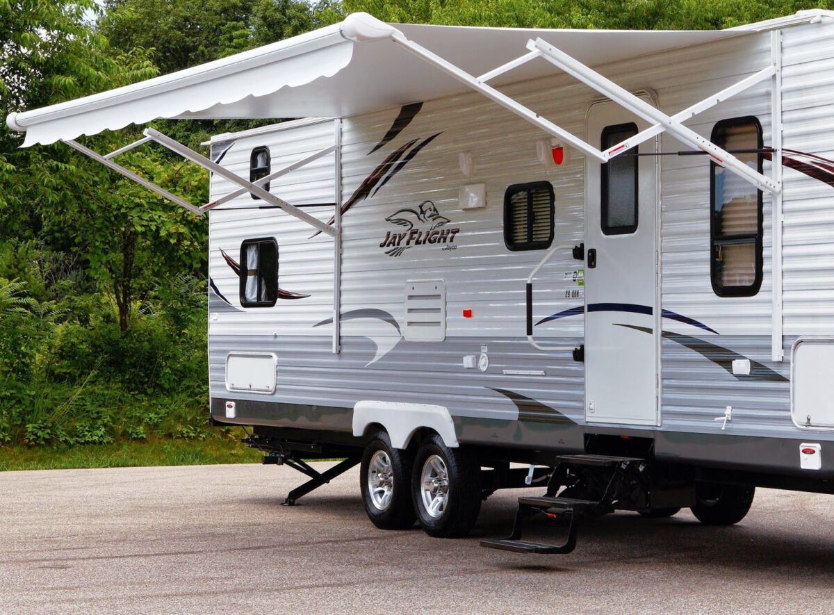 Read more about the article 6 Safety Tips When Choosing an RV Rental