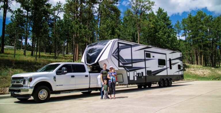 Read more about the article The Best RV Rental Companies [P2P VS Fleets VS Dealerships]